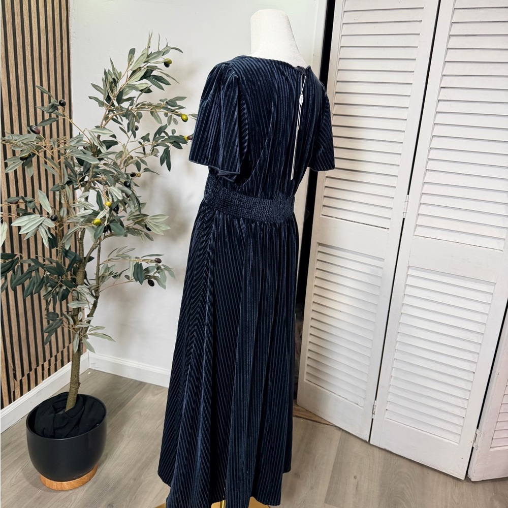 Ever Pretty Dark Blue Velvet Midi Dress